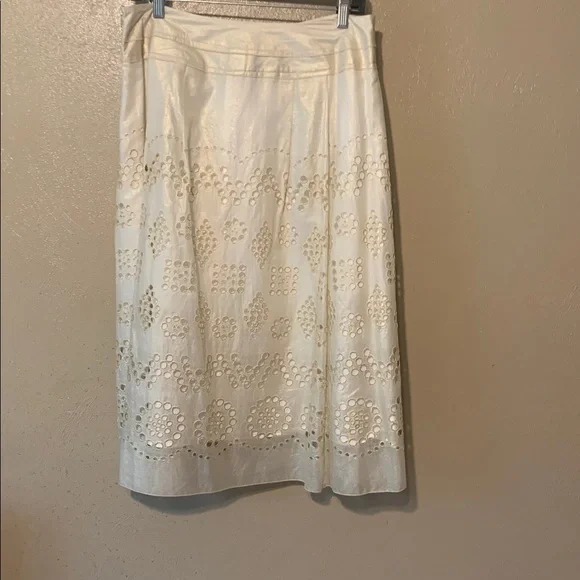 Peter Nygard size 10 Ivory Gold Metallic A-Line Skirt with Cut-Out Design - Picture 2 of 3